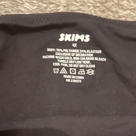Skims Bodysuit - Picture 2 of 3